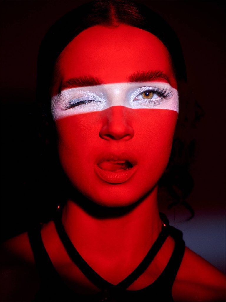 Poppy, une artiste pop métal émergente en France